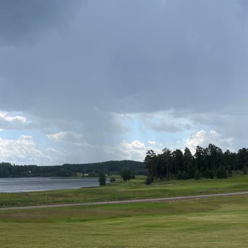 Sade lähestyy.