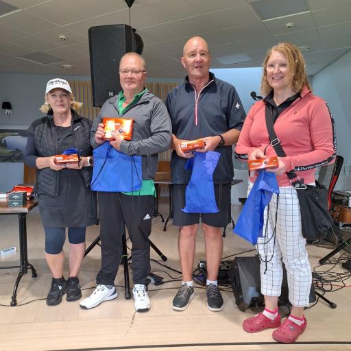 Voittajajoukkue Top-10 kisassa Johanna Latvakangas, Kari Koivula, Jarmo Louhelainen ja ja Eeva Kopposela.
