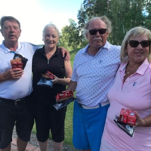 Kakkosjoukkue Martti ja Pirjo Kuoppa sekä Markku ja Raija Åkerlund.