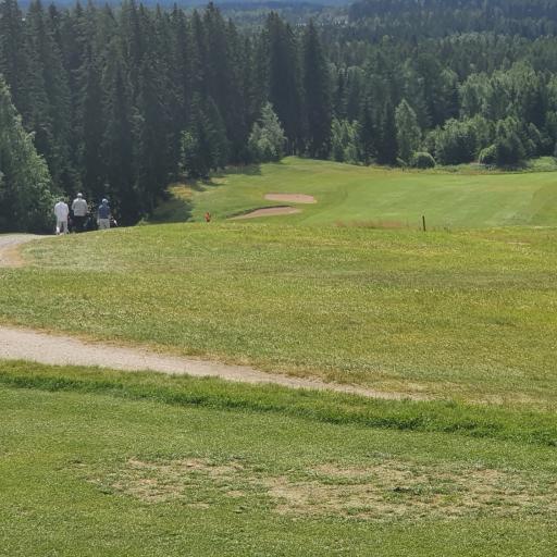 Haasteita 16 väylän alussa 