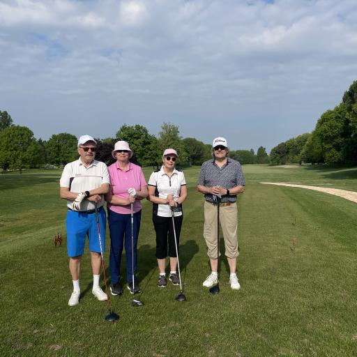Kakkosviikkolaiset lähdössä Golf della Montecchialle