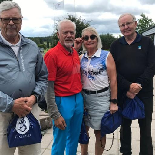 Onnellinen salolainen voittajajoukkue: Alpo Turunen, Aimo Peltonen, Leila Tuominen, Soini Santala