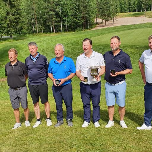 Voittajat Muuramessa 2022, vasemmalta: Tero Lahtinen (6.), Klaus Juhani Karlsson (4.), Ari Vauhkonen (2.) Matti Moilanen (1.), Sebastian Nymark (3.) ja Timo Seppälä (5.)
