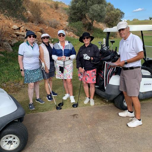 Leidit starttaamasa. Ansu Autrinen, Leena Koponen, Leena Karttunen ja Marja Tuovinen.