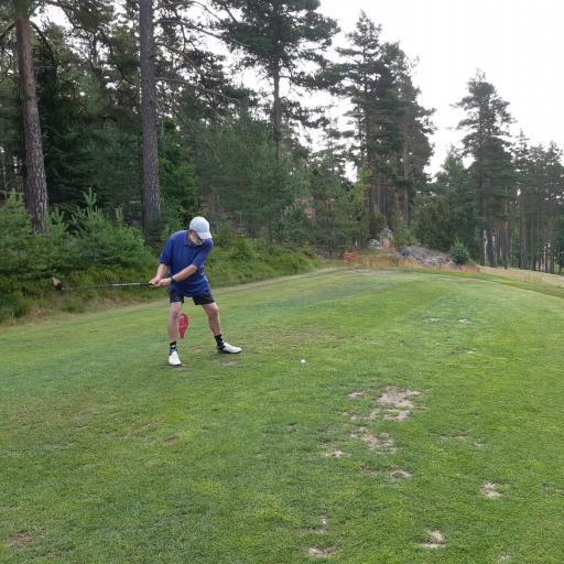 Vihden Jukka "Foppa" Forsman avaamassa 1. tiillä