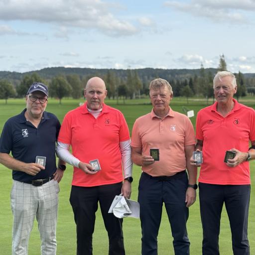 Espoo Ringside Golfin joukkue Ville Wright, Jarmo Lonkola, Harri Marjala ja Jouko Latvakangas